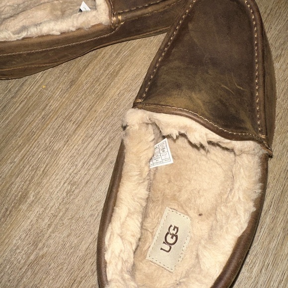 UGG Men's Tan Leather Slip-On Loafers - Picture 4 of 4